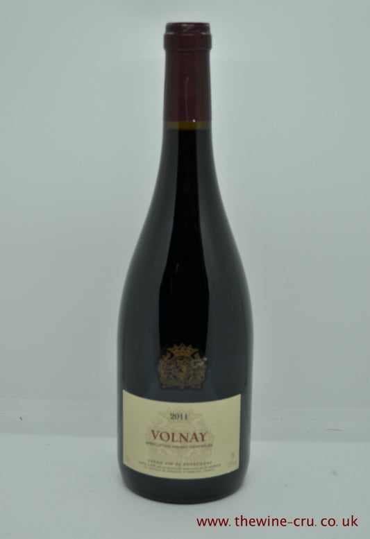 2011 vintage red wine. Chateau de Pommard, Volnay 2011. Burgundy, france. The bottle is in good condition. Immediate delivery. Free local delivery. Gift wrapping available.