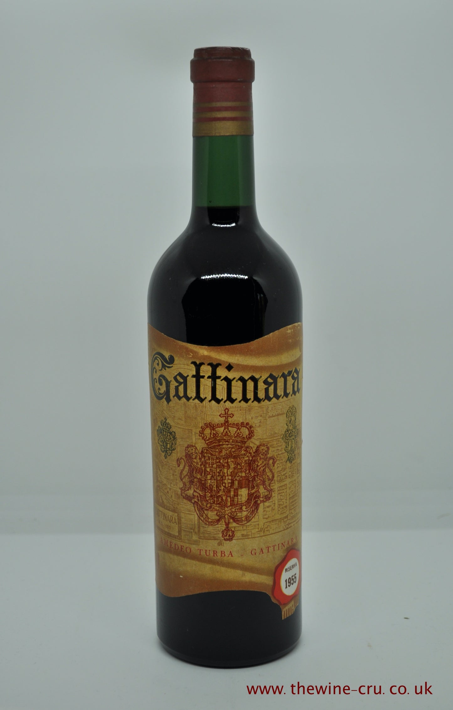 A bottle of 1955 vintage red wine. Amedeo Turba Gattinara Riserva 1955. Capsule and label very good. The wine level is into the neck. Immediate delivery. Free local delivery. Gift wrapping available.