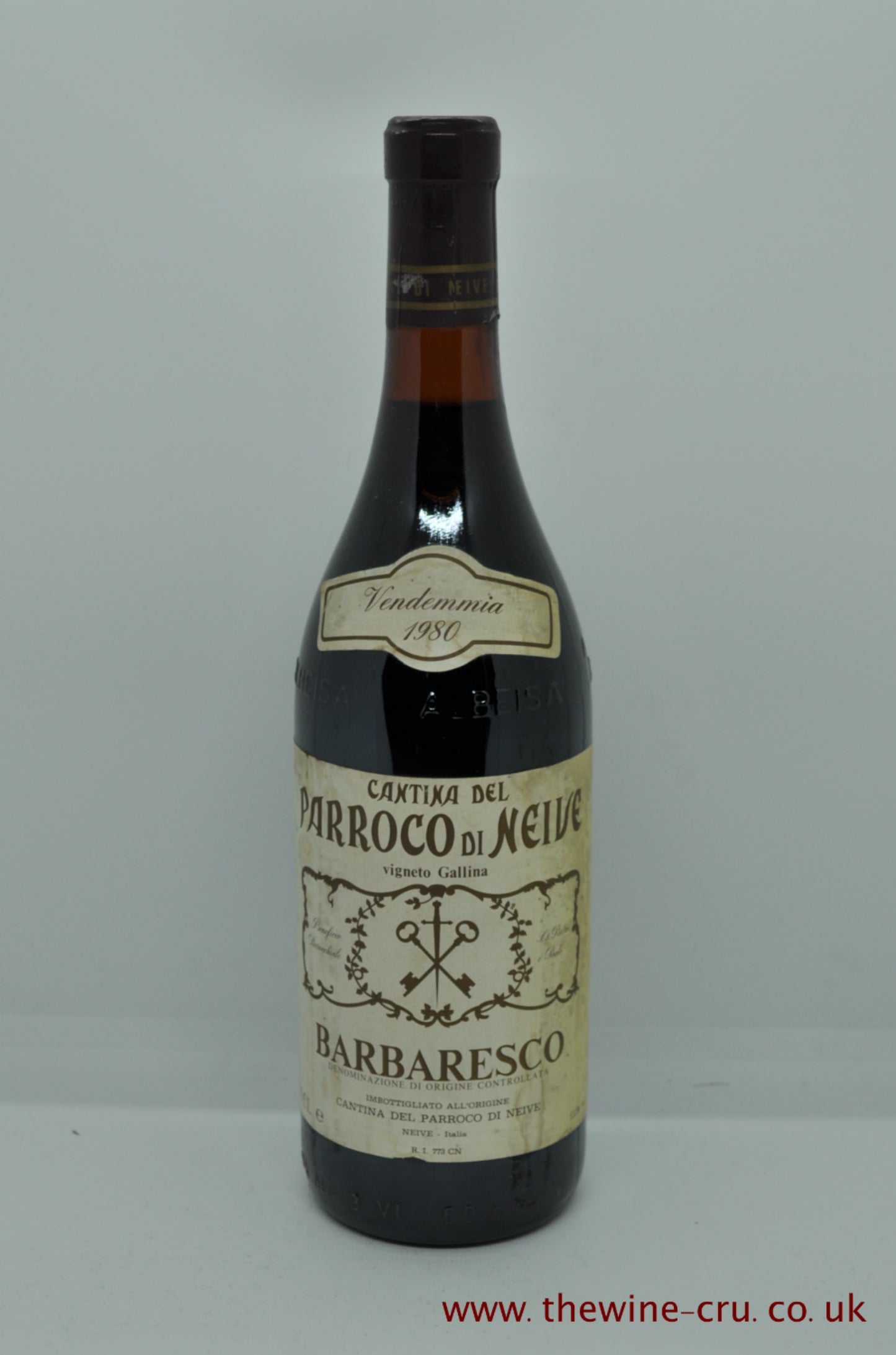 1980 vintage red wine. Barbaresco Parroco Di Neive. Italy. The bottle is in good condition with the wine level being 2cm below base of cork. Immediate delivery. Free local delivery. Gift wrapping available.