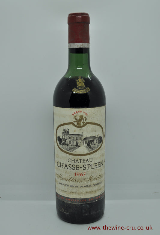 A bottle of 1967 vintage red wine from Chateau Cheasse Spleen, Bordeaux, France. The bottle is in good condition with the wine level of top shoulder. Immediate delivery. Free local delivery. Gift wrapping available.