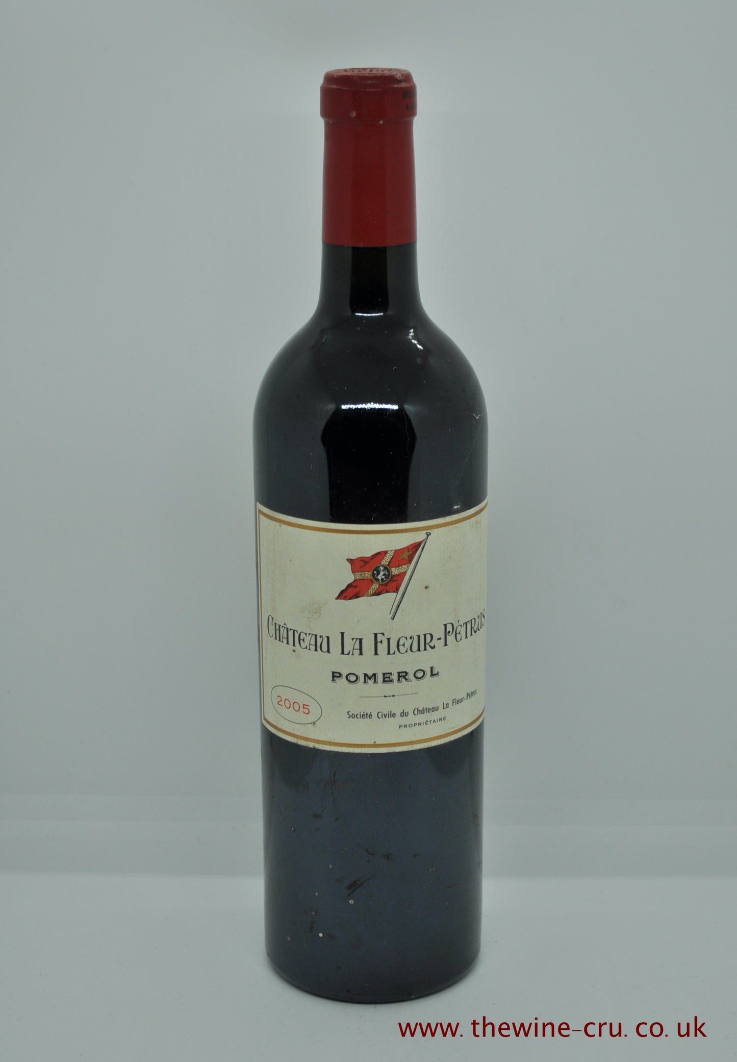 A bottle of 2005 vintage red wine. Chateau La Fleur Petrus. France, Bordeaux, Pomerol. The bottle is in very good condition. Immediate delivery. Free local delivery. Gift wrapping available.