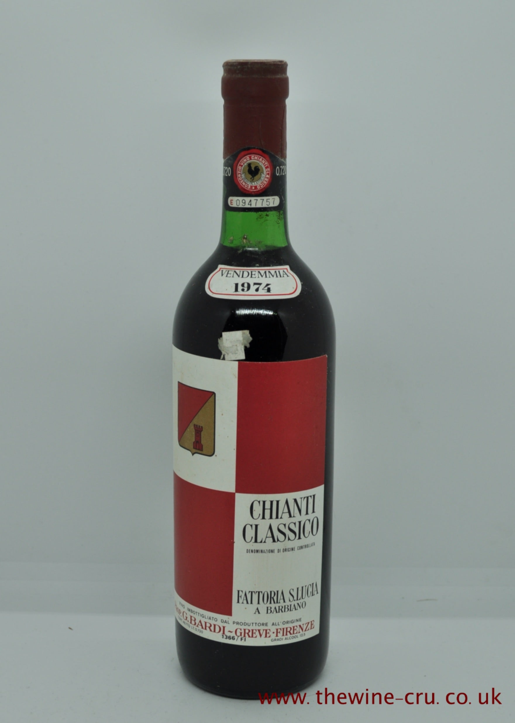 A bottle of 1974 vintage red wine. Chianti Classico Fattoria S Lucia A. Barbrano. Italy. The bottle is in good condition with the wine level being base of neck. Immediate delivery. Free local delivery. Gift wrapping available.
