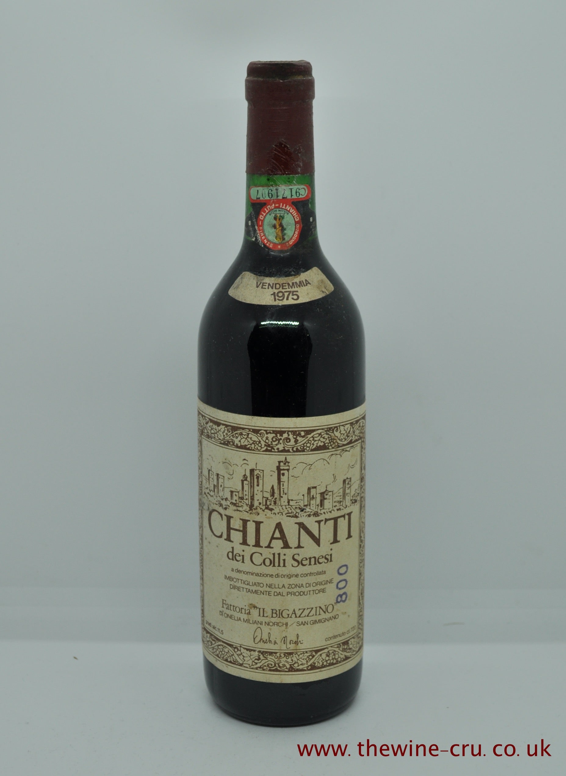 1975 vintage re wine. Chianti Dei Colli Senesi Fattoria Il Bigazzino. Italy. The bottle is in good condition with the level being in the neck. Immediate delivery. free local delivery. Gift wrapping available.