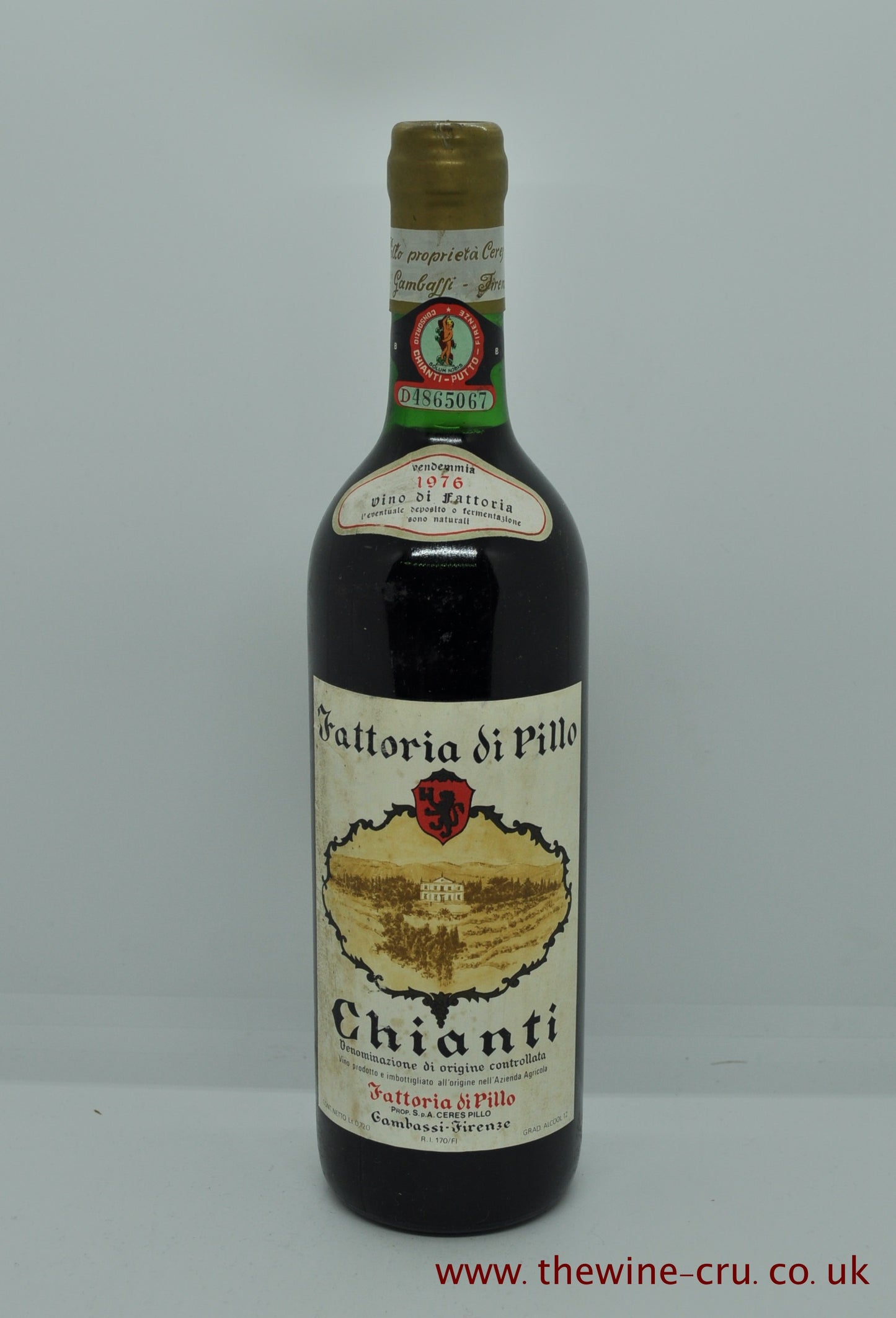 A bottle of 1976 vintage red wine. Chianti Fattoria di Pillo, Tuscany Italy. The bottle is in good condition with the wine level being base of neck. Immediate delivery. Free local delivery. Gift wrapping available.