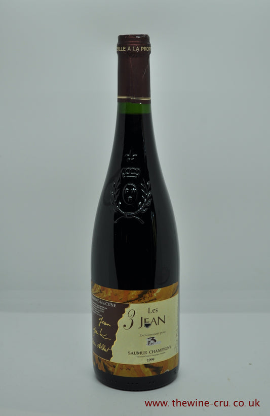 A bottle of 1999 vintage red wine from Domaine De La Cune Saumur Champigny in the Loire Vally, France. The bottle is in good condition with a high fill. Immediate delivery. Free local delivery. Gift wrapping available.