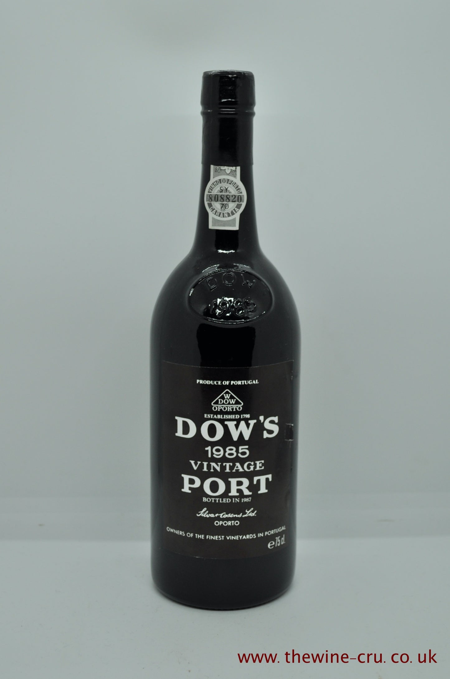 A bottle odf Dow's Vintage port 1985. Portugal. The bottle is in good condition. Immediate delivery. Free local delivery. Gift wrapping available. 