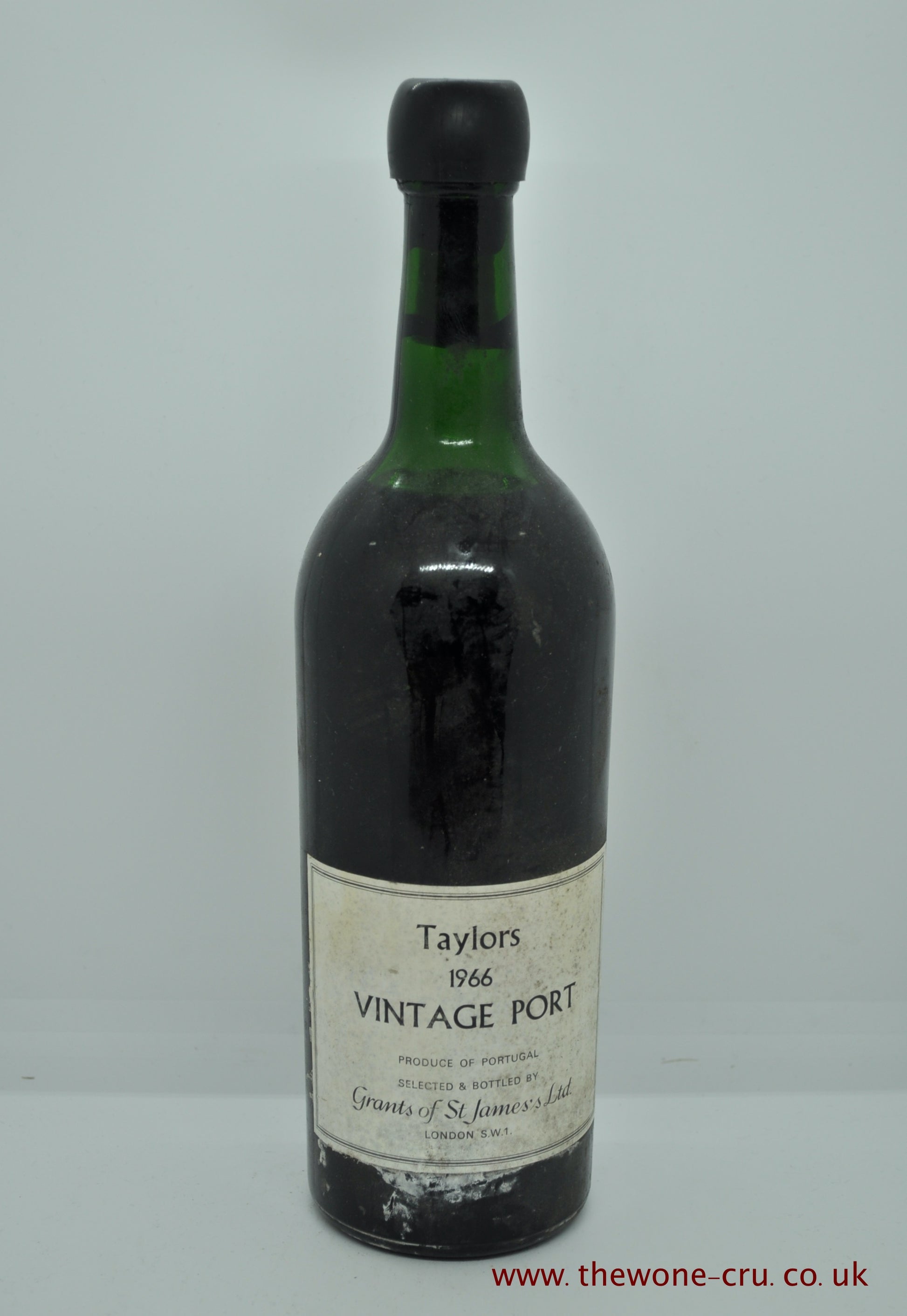 A bottle of 1966 vintage port wine. Taylors vintage Port. Portugal. The bottle is in good condition with the level being top shoulder. Immediate delivery. Free local delivery. Gift wrapping available.