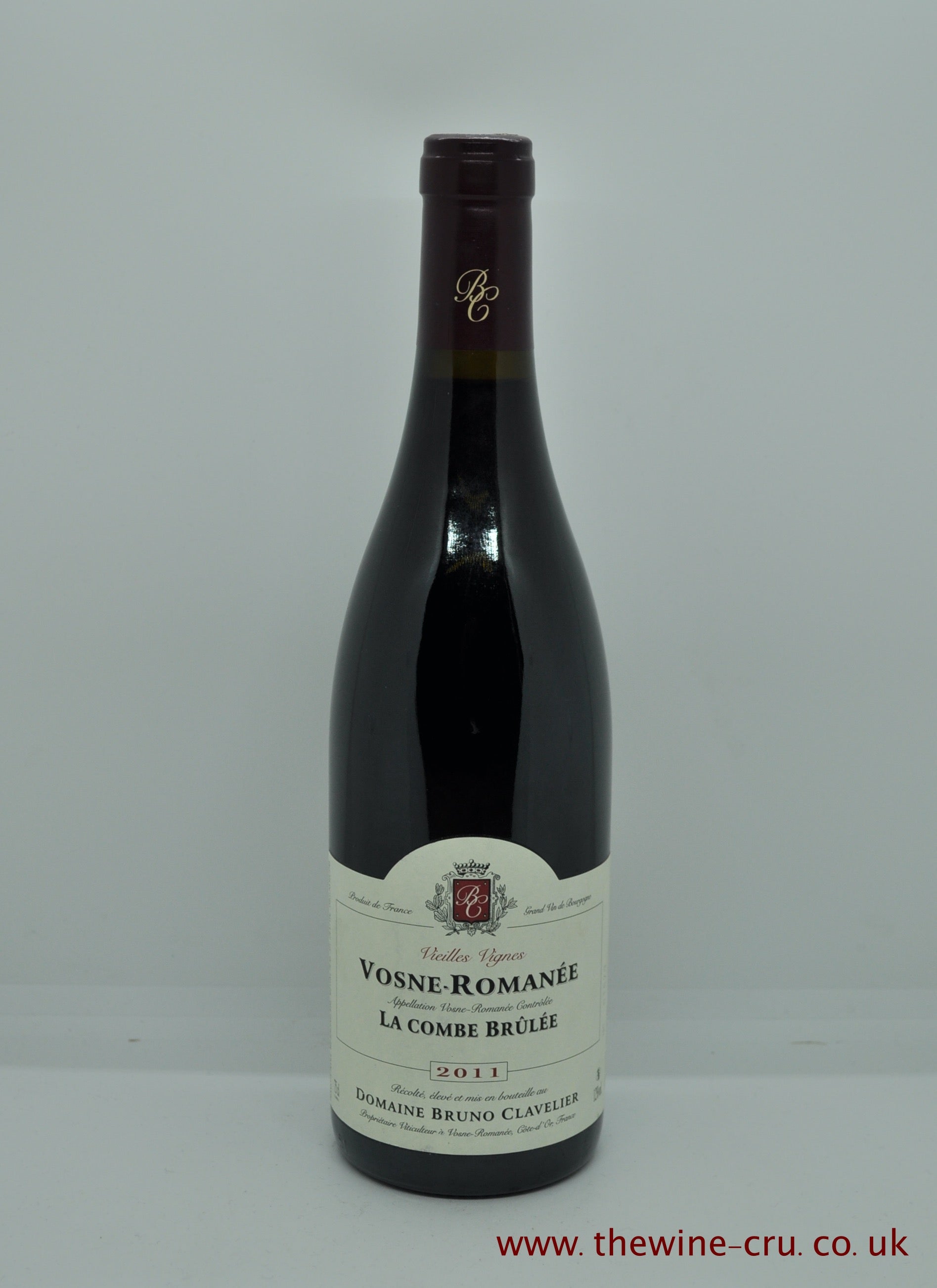 A bottle of 2011 vintage red wine. Vosne-Romanee La Combe Brulee Domaine Bruno Claverier 2011. france Burgundy. The bottle is in very good condition. Immediate delivery. Free local delivery. Gift wrapping available.