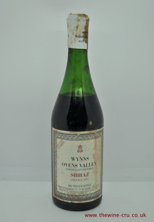 1975 vintage red wine. Wynns Ovens Valley Shiraz.  Australia. The plastic capsule is split on one side. Label bin soiled. Wine level is 5cm. Immediate delivery. free local delivery. Gift wrapping available.